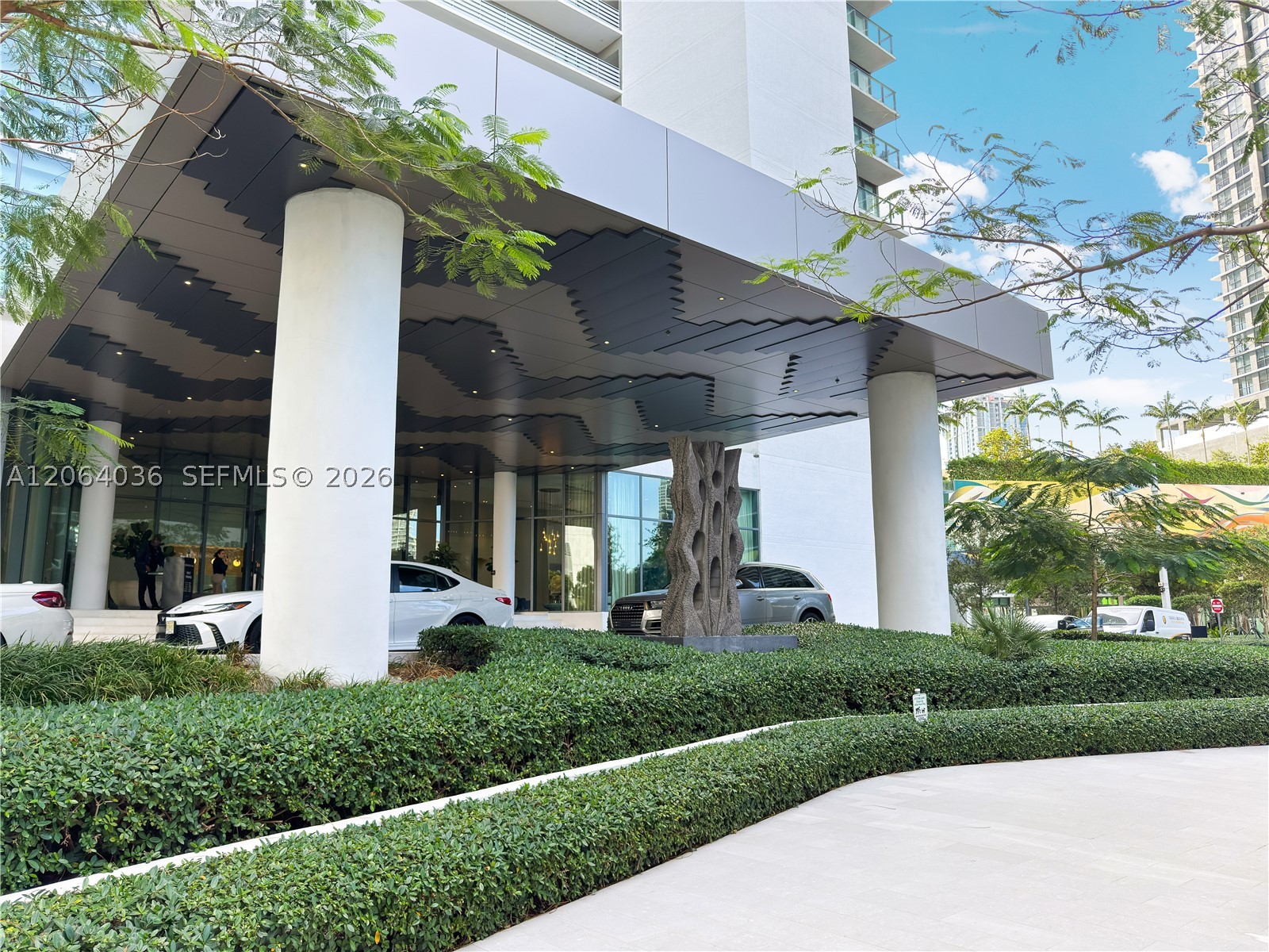 650 NE 32nd St #802, Miami FL 33137