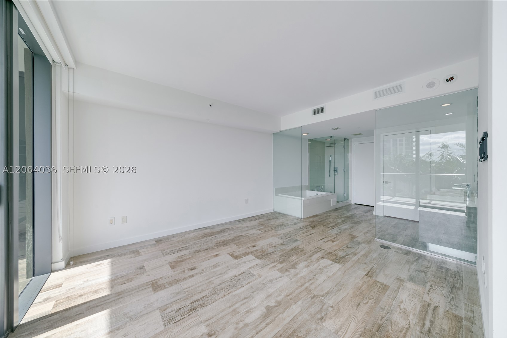 650 NE 32nd St #802, Miami FL 33137