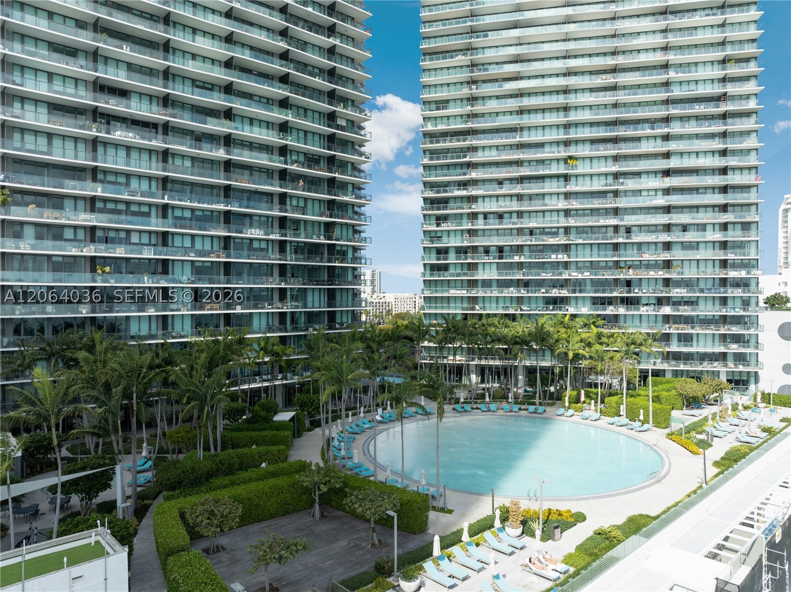 650 NE 32nd St #802, Miami FL 33137