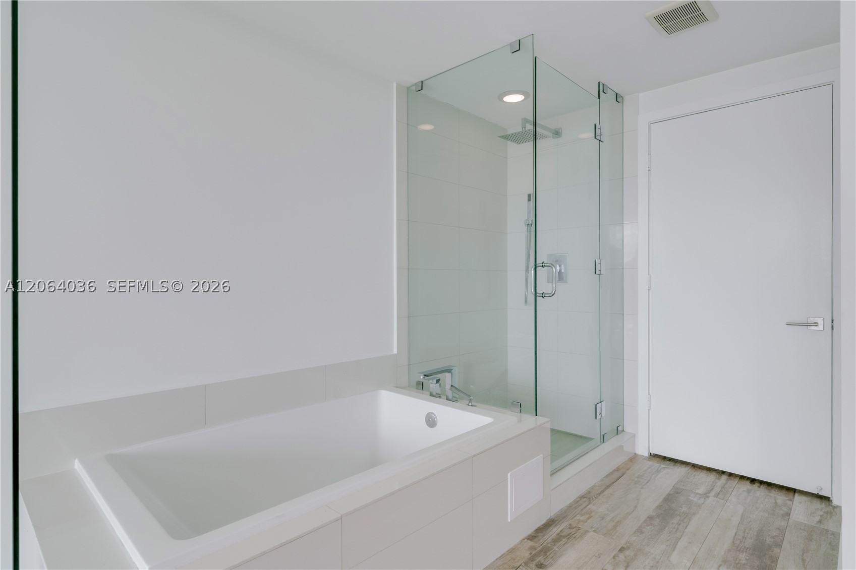650 NE 32nd St #802, Miami FL 33137
