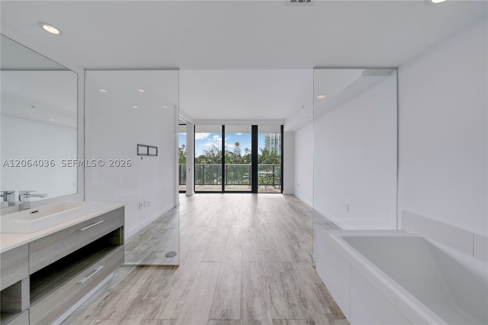 650 NE 32nd St #802, Miami FL 33137