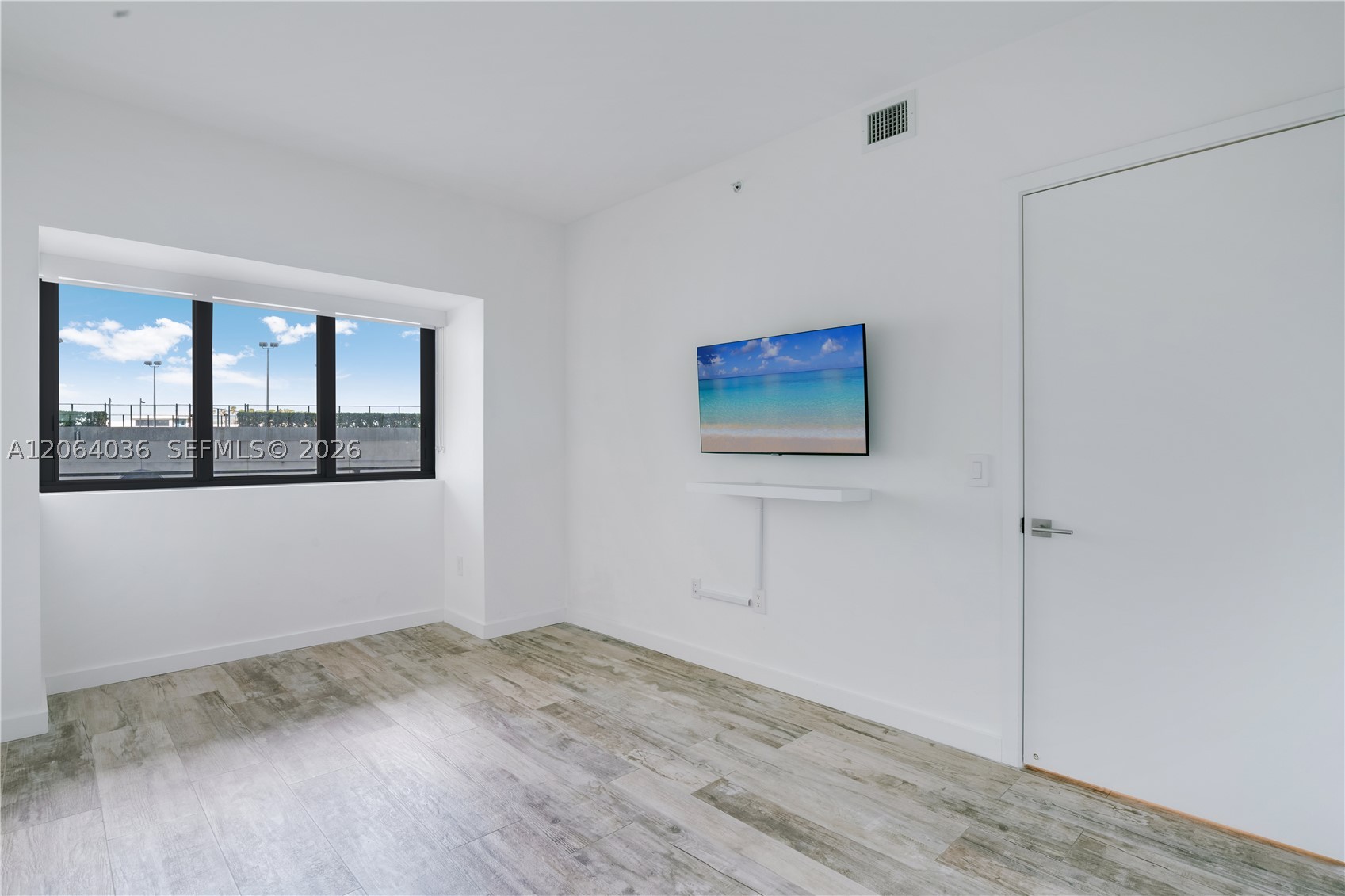 650 NE 32nd St #802, Miami FL 33137