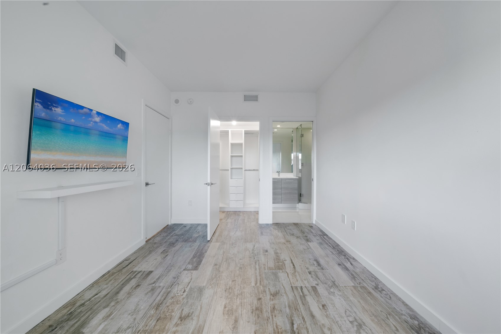 650 NE 32nd St #802, Miami FL 33137