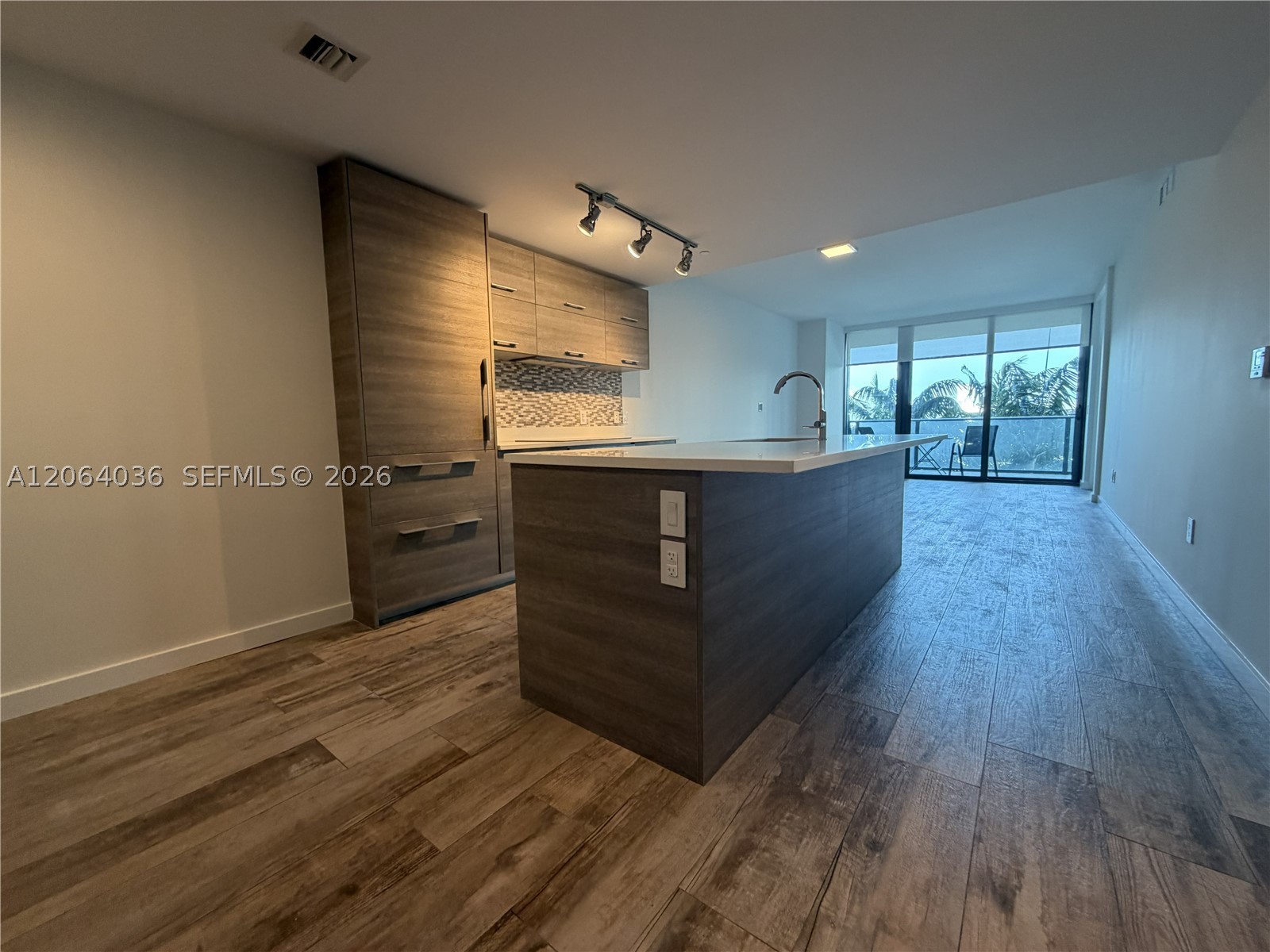 650 NE 32nd St #802, Miami FL 33137