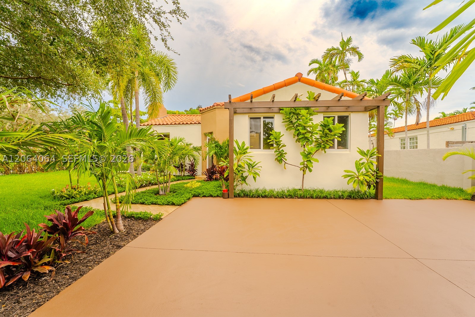 2483 SW 24th St, Miami FL 33145