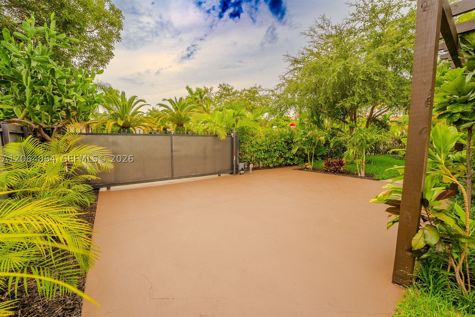 2483 SW 24th St, Miami FL 33145