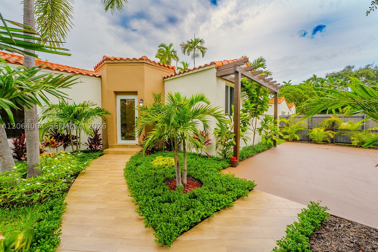 2483 SW 24th St, Miami FL 33145