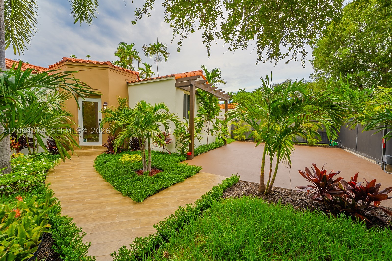2483 SW 24th St, Miami FL 33145