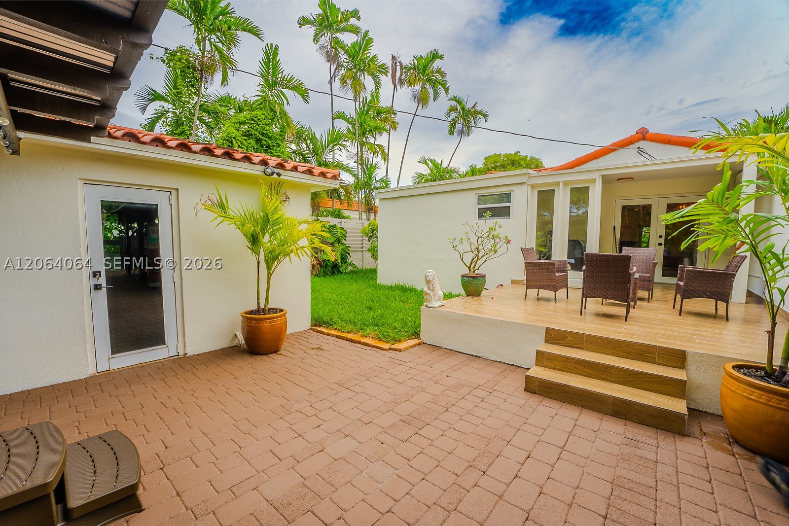 2483 SW 24th St, Miami FL 33145