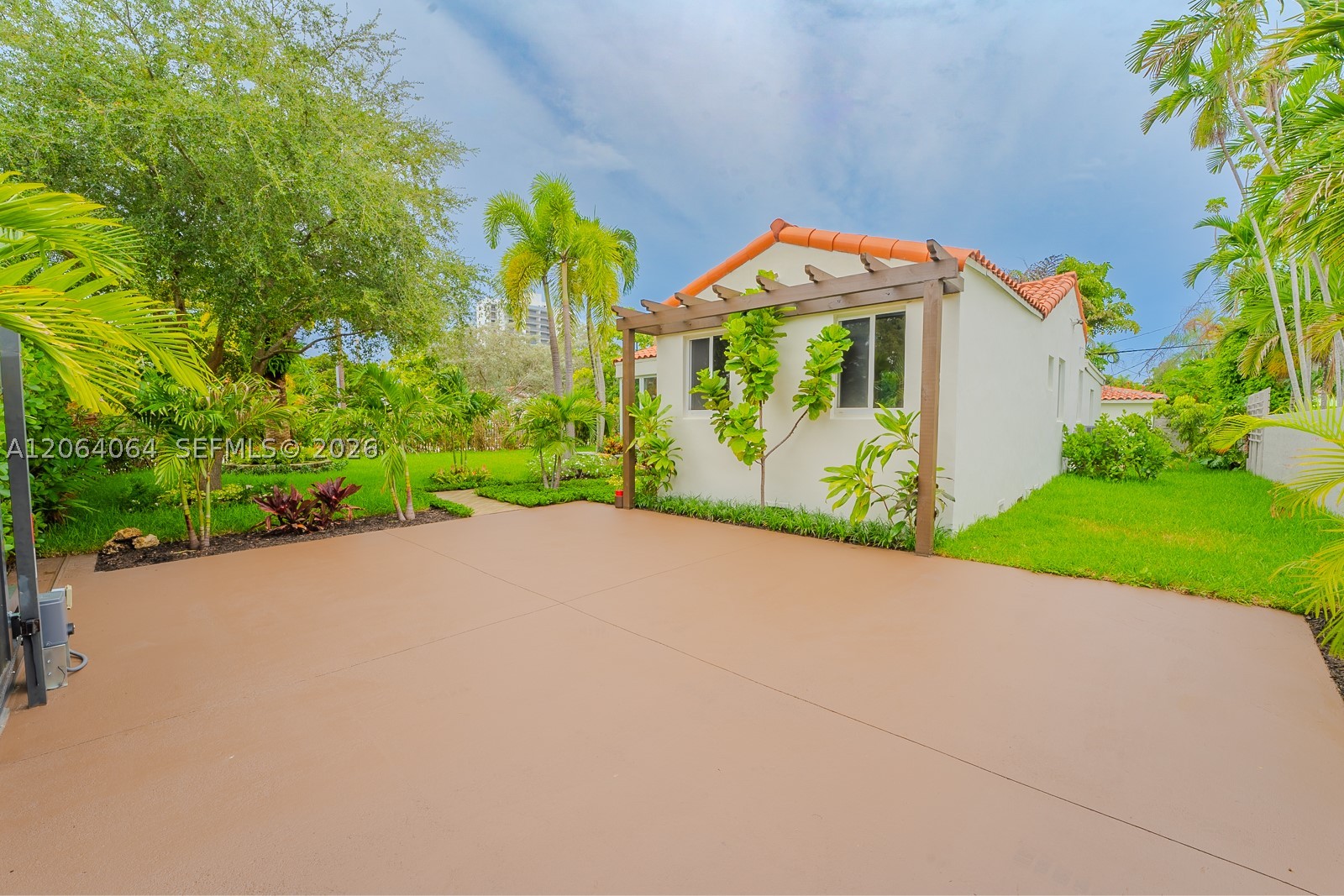 2483 SW 24th St, Miami FL 33145