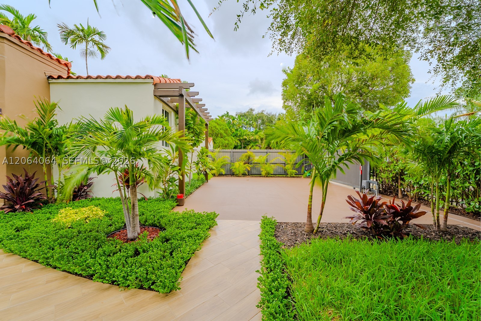 2483 SW 24th St, Miami FL 33145