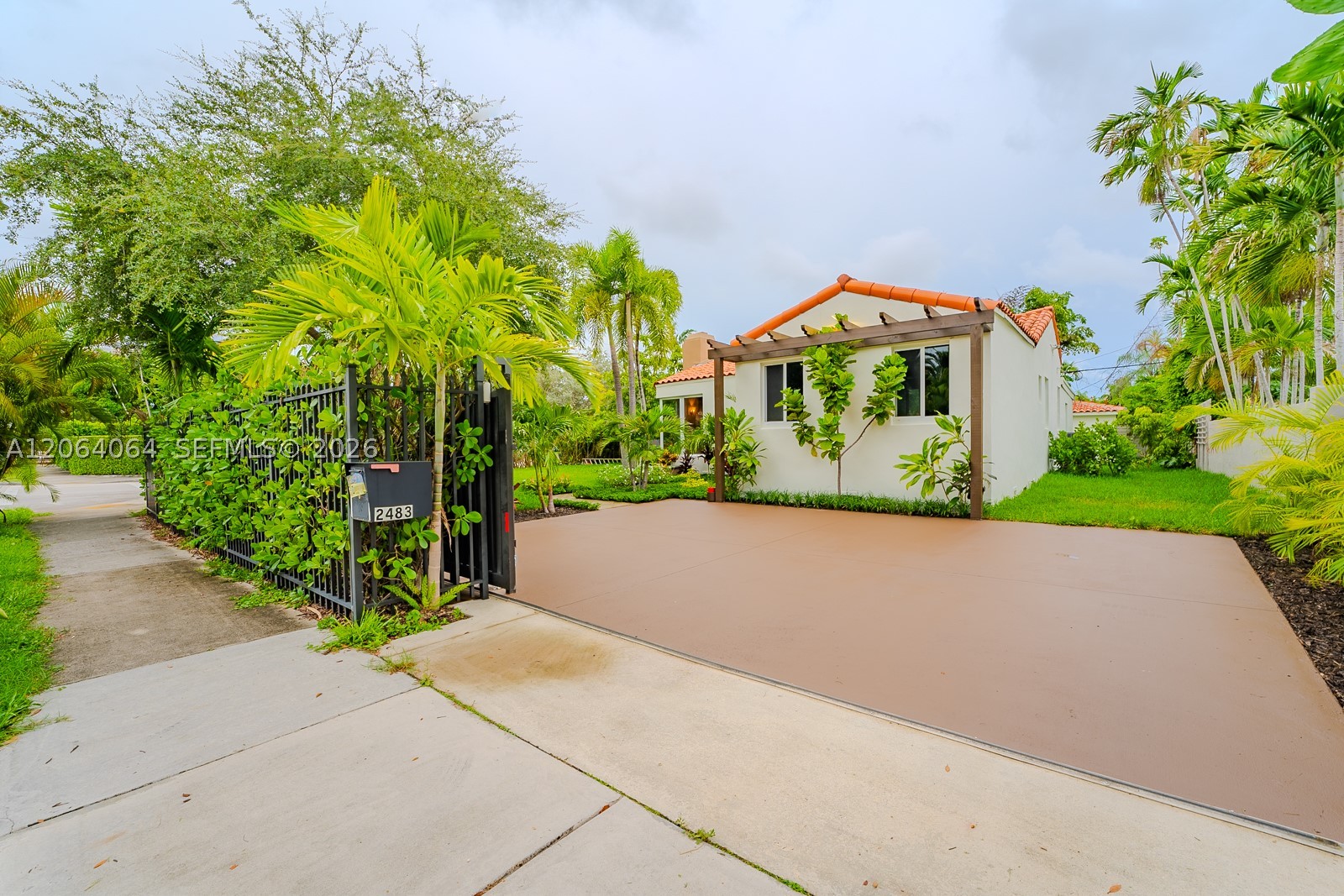 2483 SW 24th St, Miami FL 33145