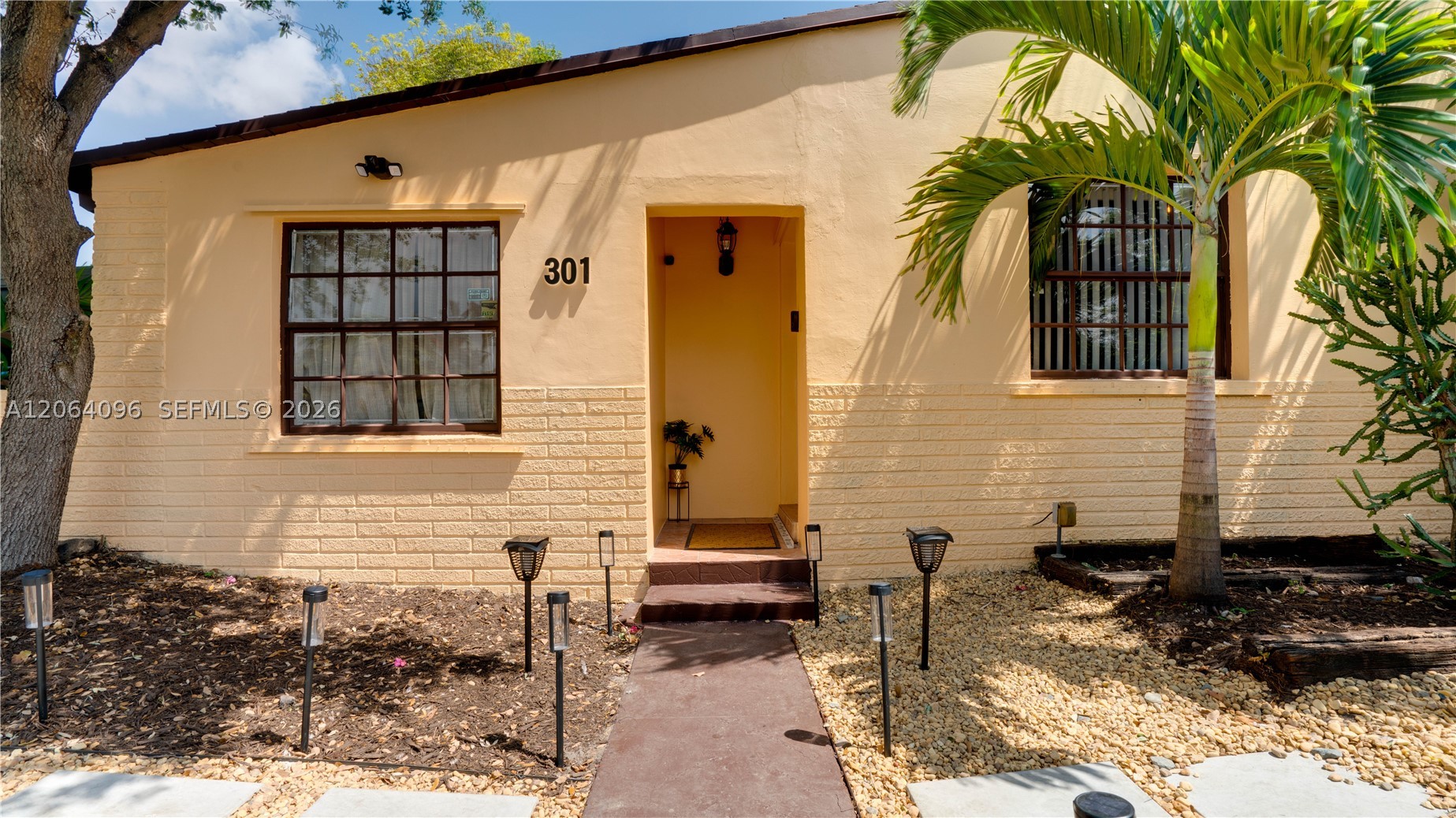 301 SW 69th Ave #301, Miami FL 33144