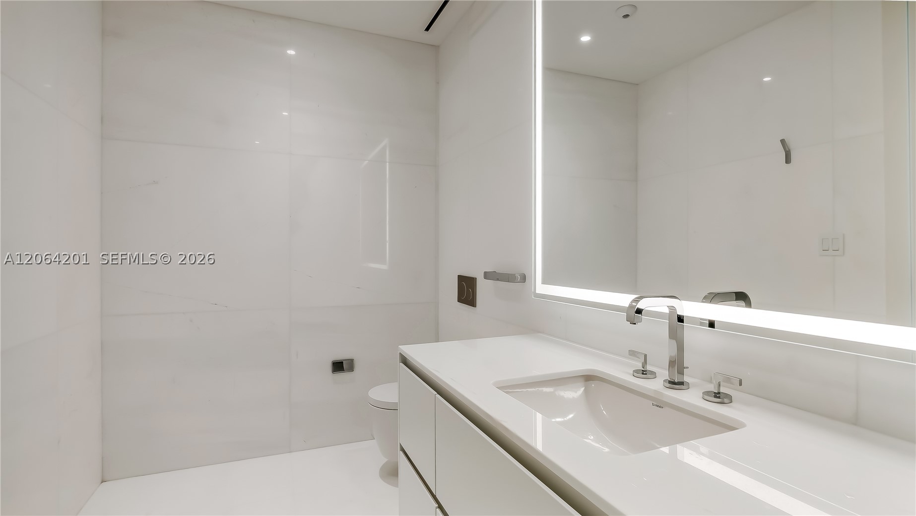 300 Biscayne Boulevard Way #1106E, Miami FL 33131