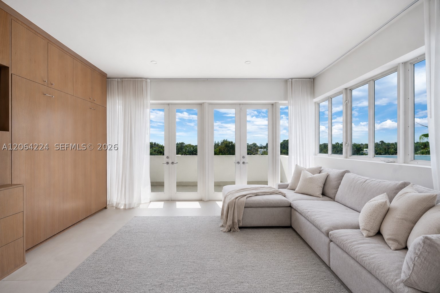 6203 Laguna Path N, Miami Beach FL 33141