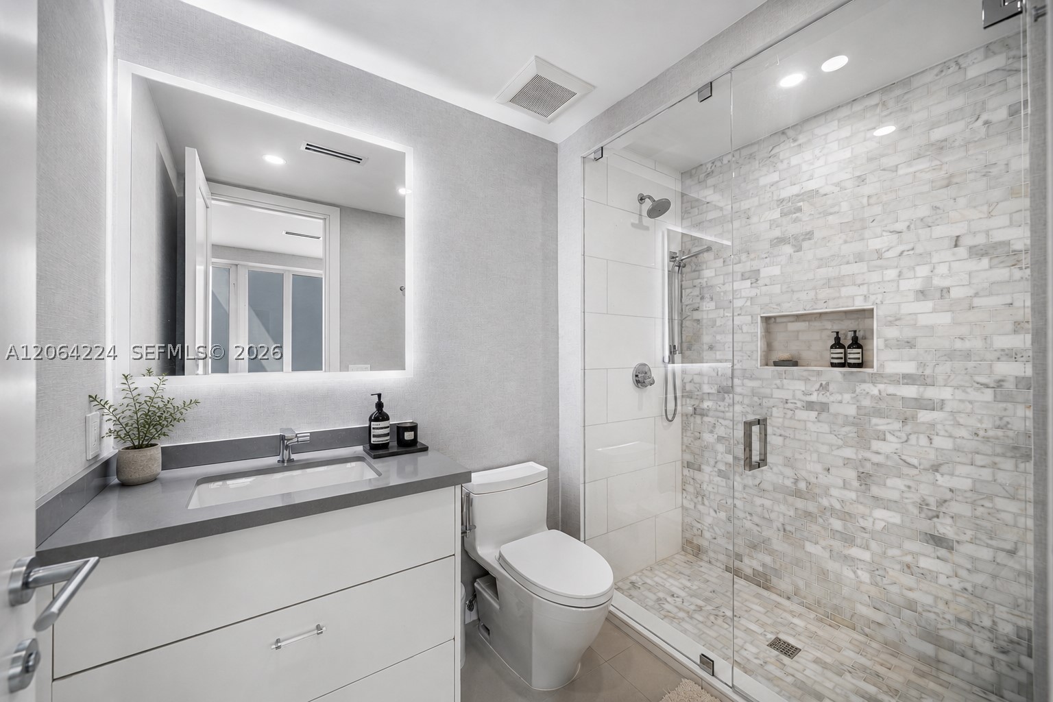 6203 Laguna Path N, Miami Beach FL 33141