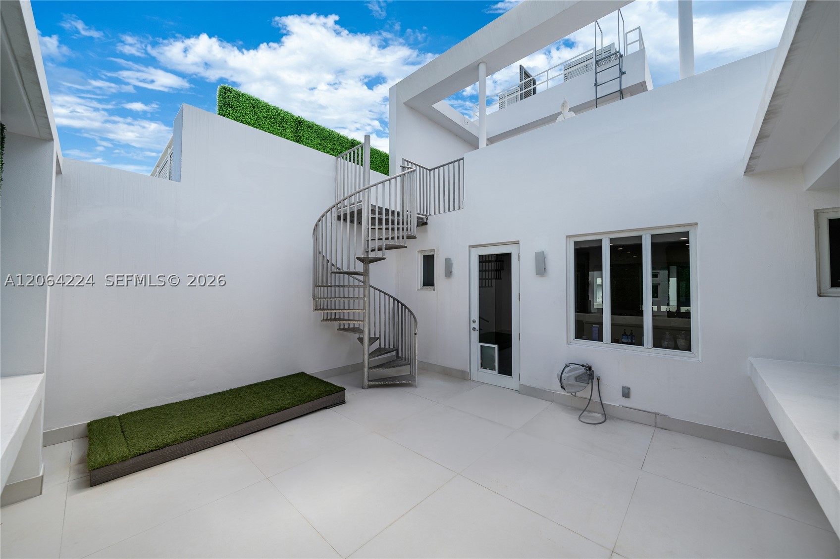 6203 Laguna Path N, Miami Beach FL 33141