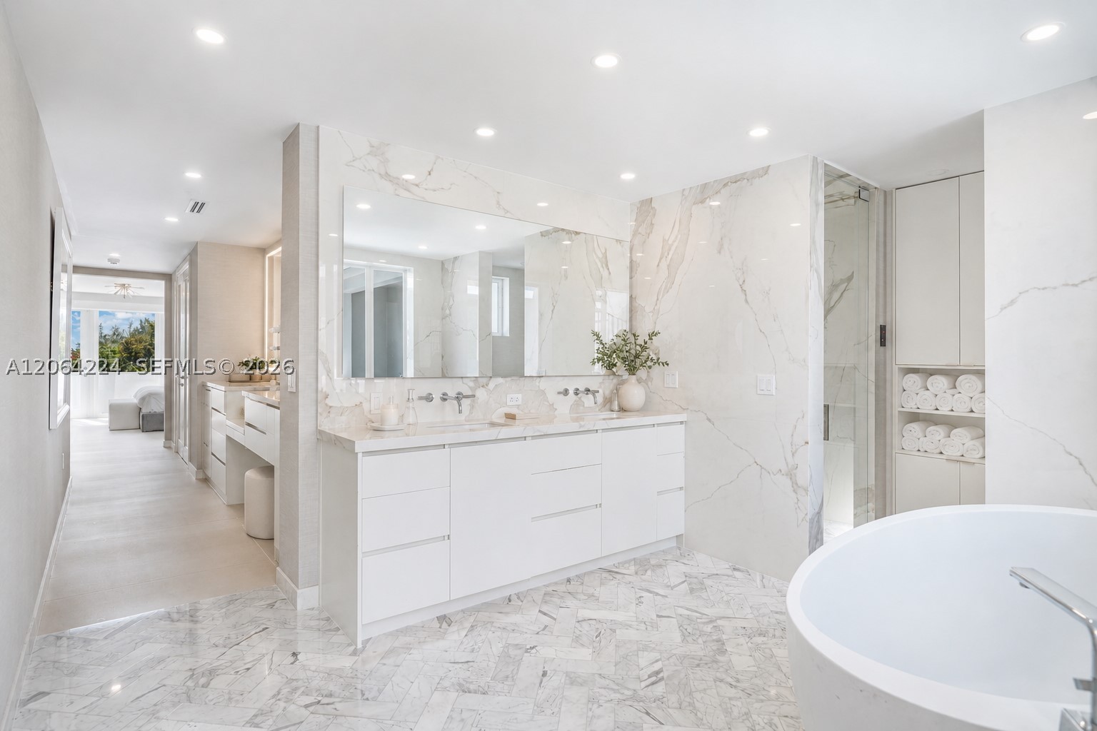 6203 Laguna Path N, Miami Beach FL 33141