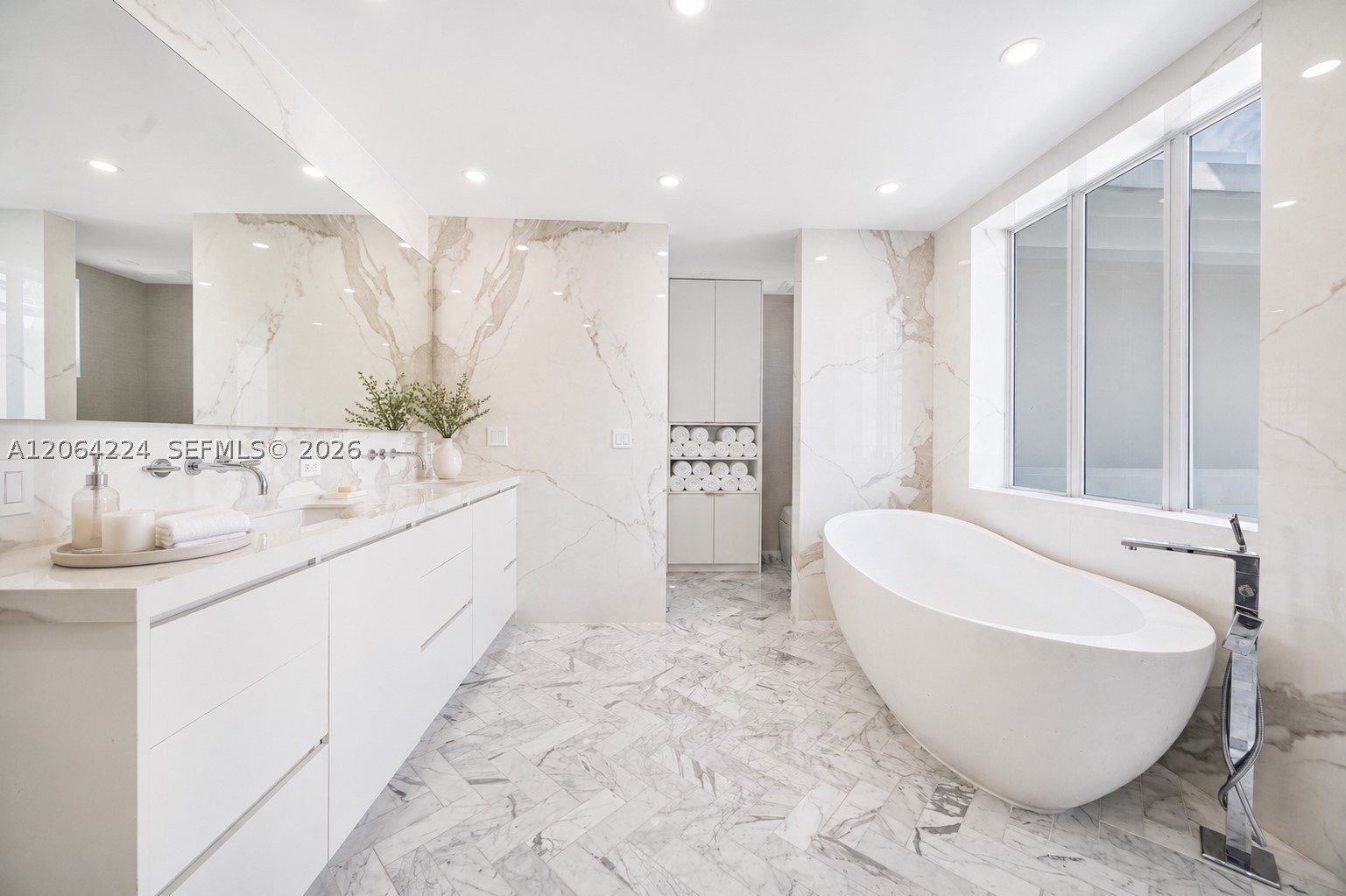 6203 Laguna Path N, Miami Beach FL 33141