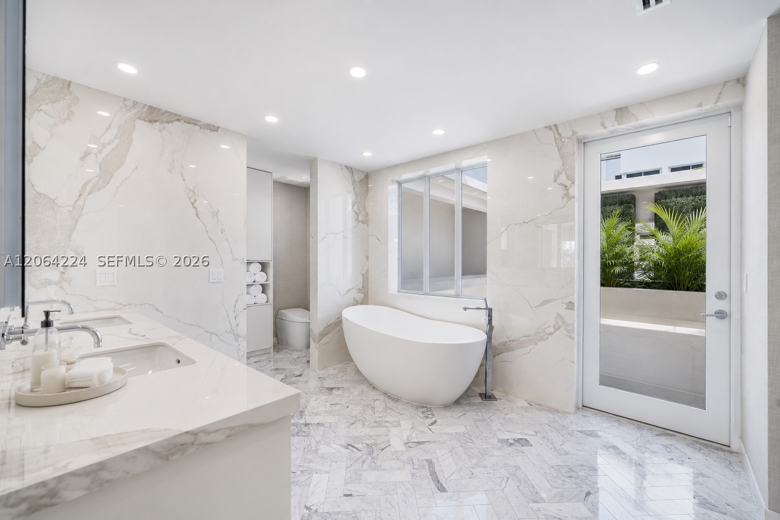 6203 Laguna Path N, Miami Beach FL 33141