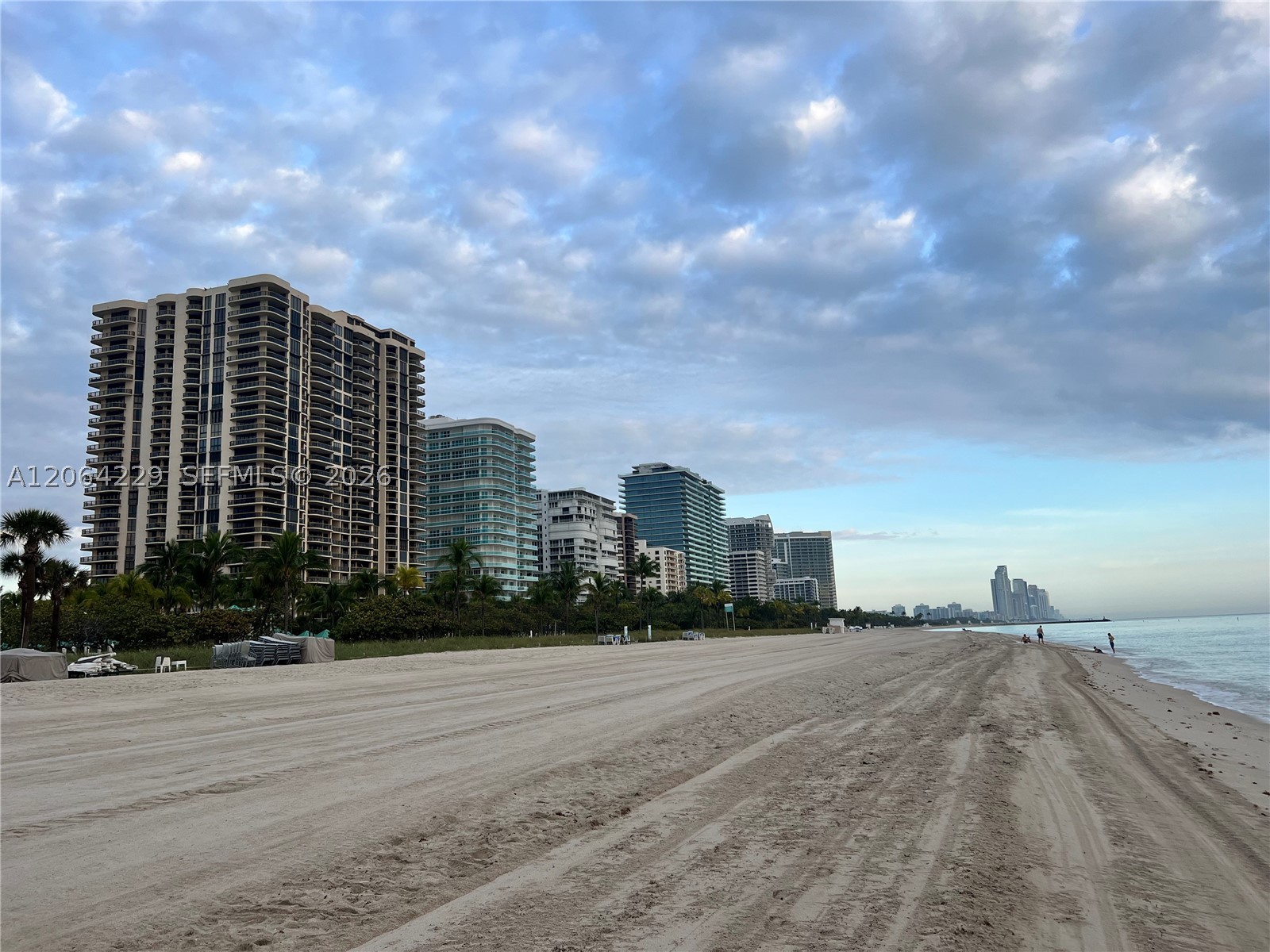 52 Camden Dr, Bal Harbour FL 33154