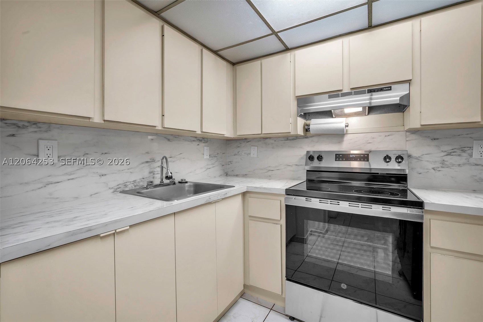 5249 NW 7th St #416, Miami FL 33126