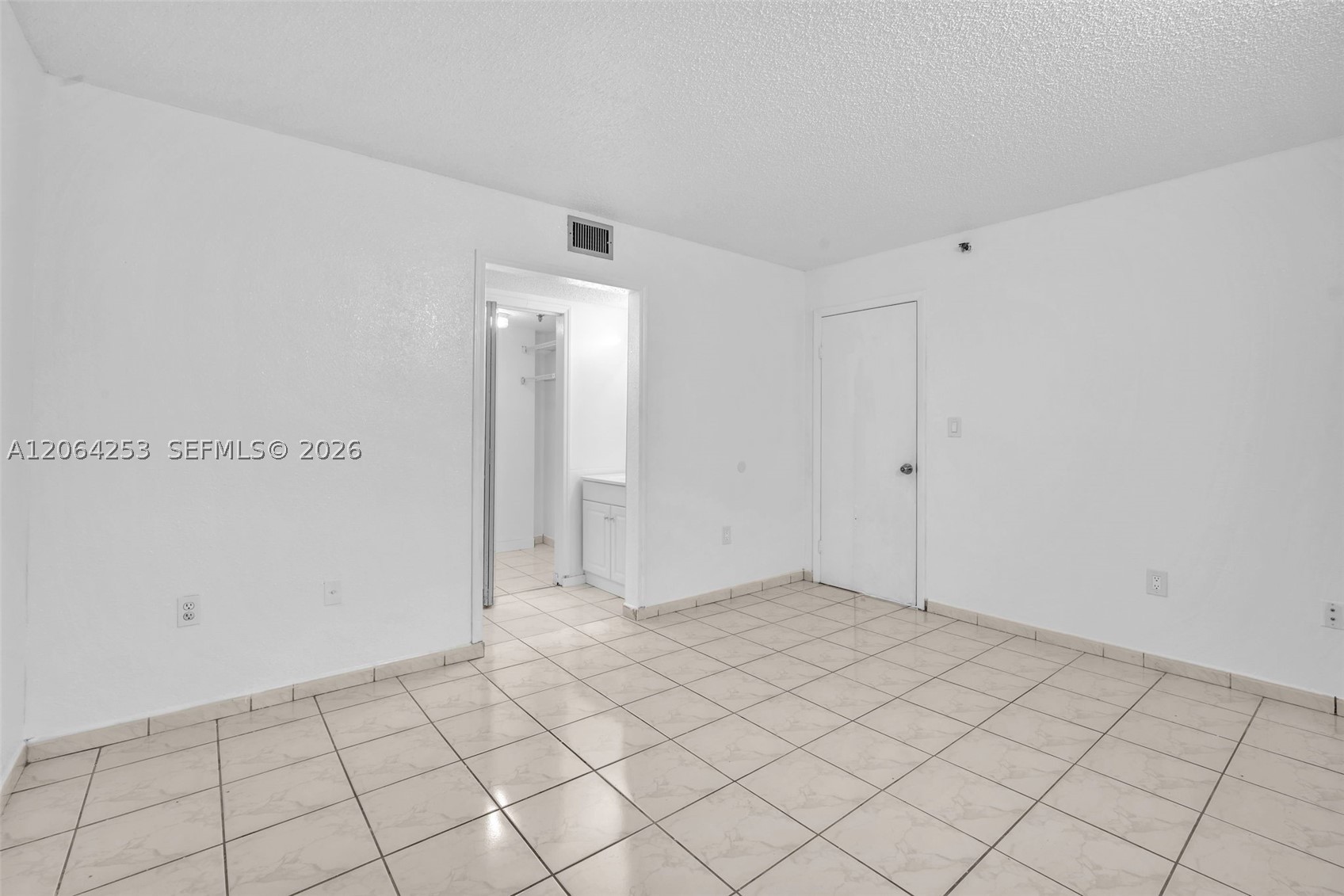 5249 NW 7th St #416, Miami FL 33126