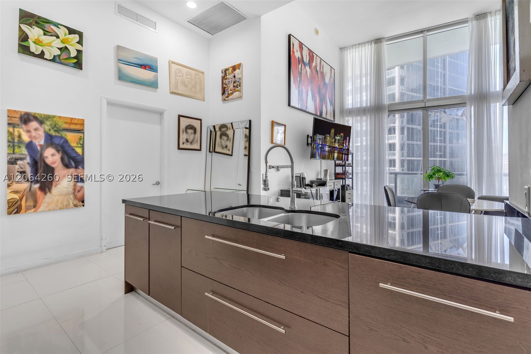 475 Brickell Ave #2813, Miami FL 33131