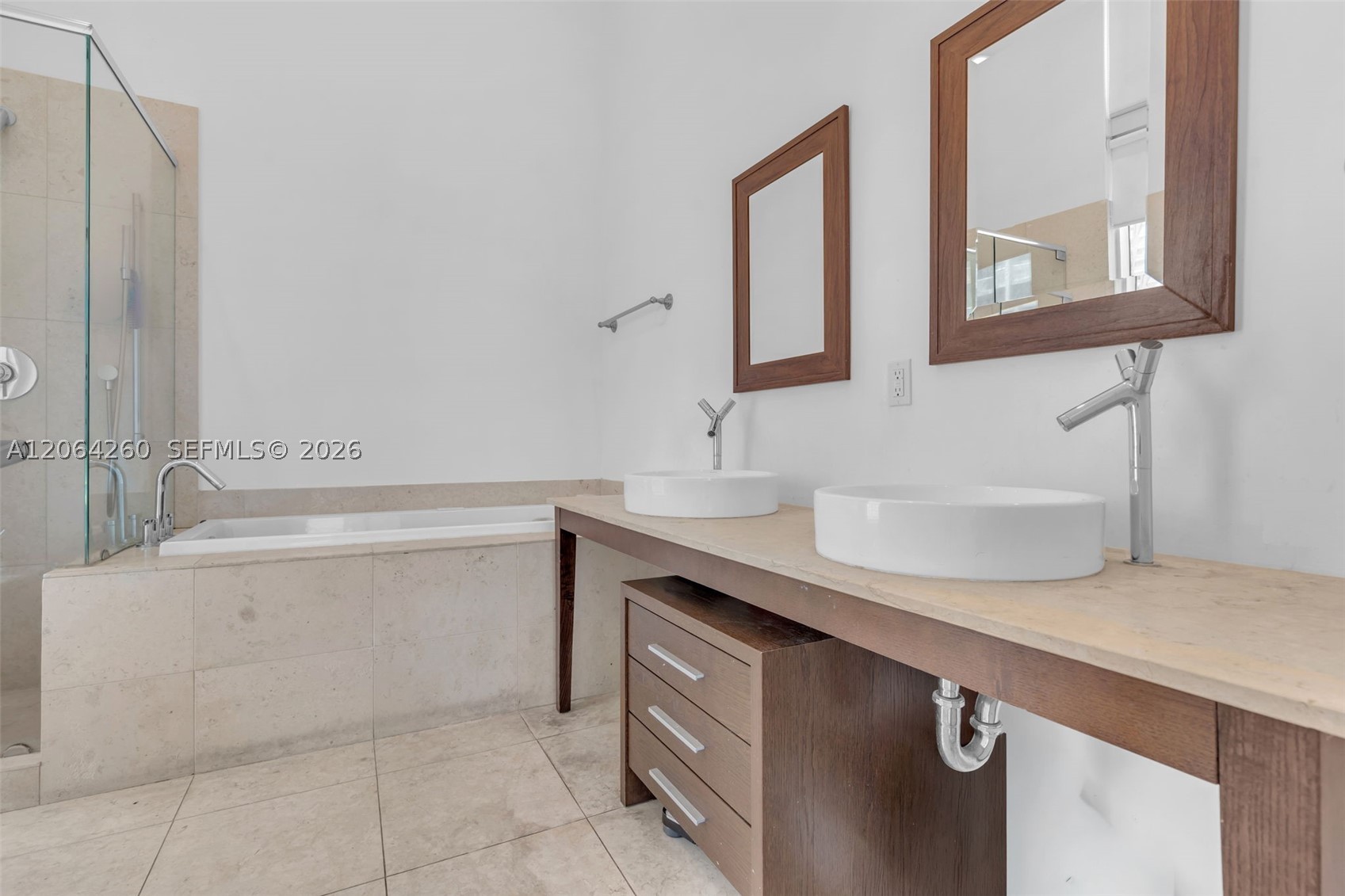 475 Brickell Ave #2813, Miami FL 33131
