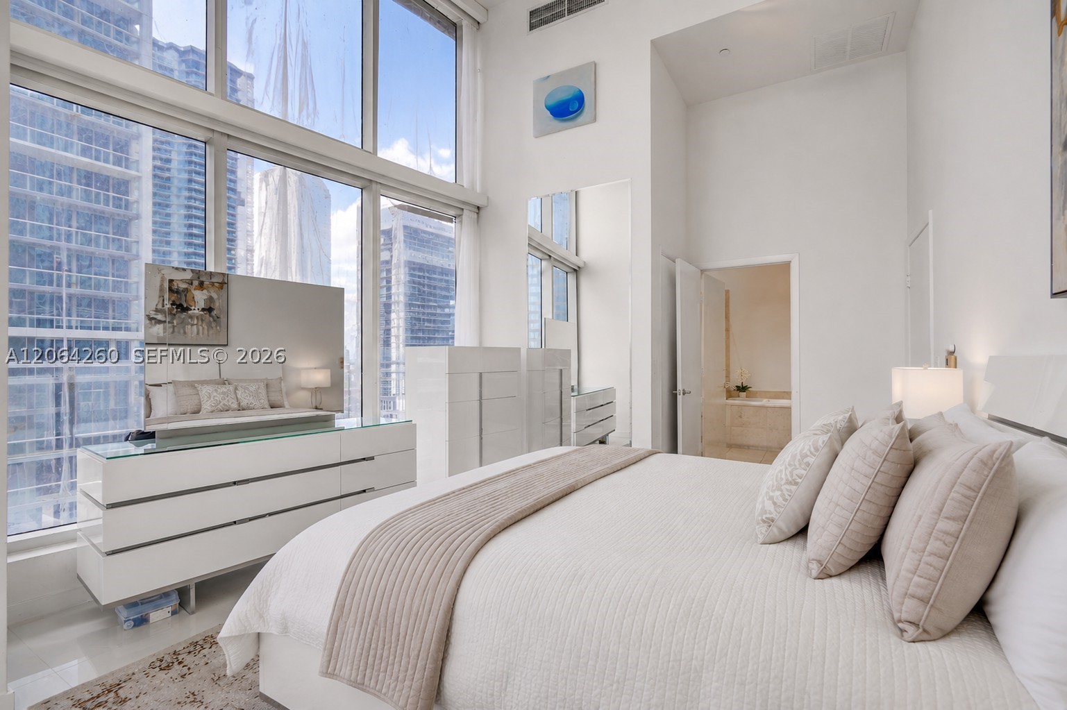 475 Brickell Ave #2813, Miami FL 33131