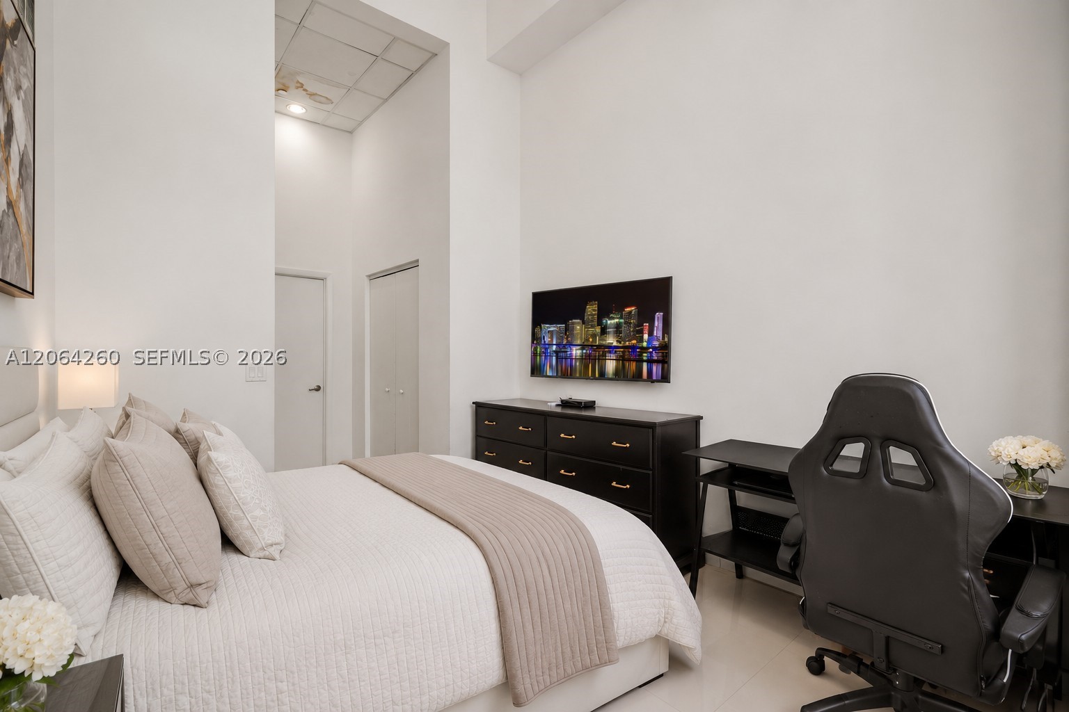 475 Brickell Ave #2813, Miami FL 33131