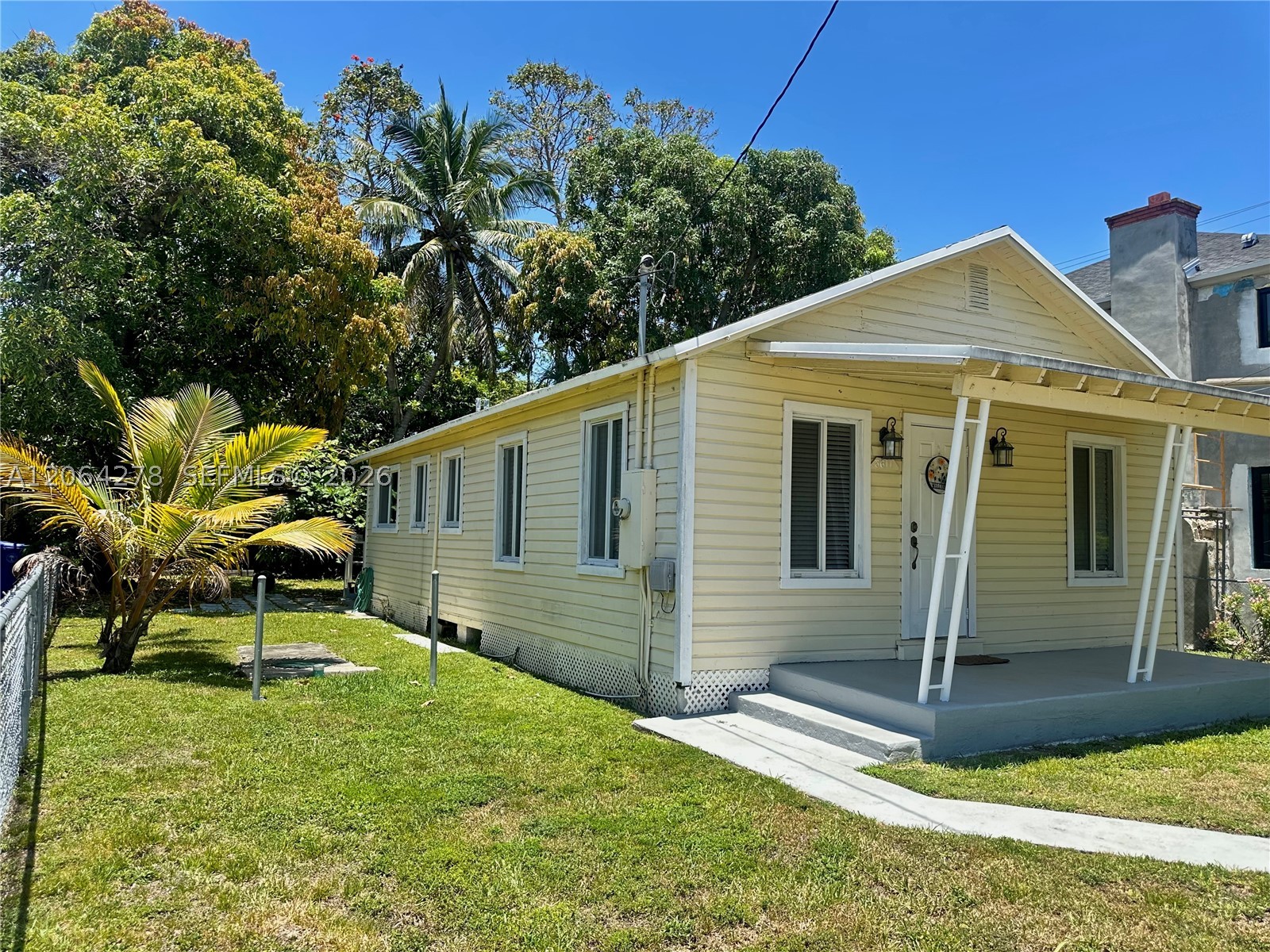 3611 OAK AV, Miami FL 33133