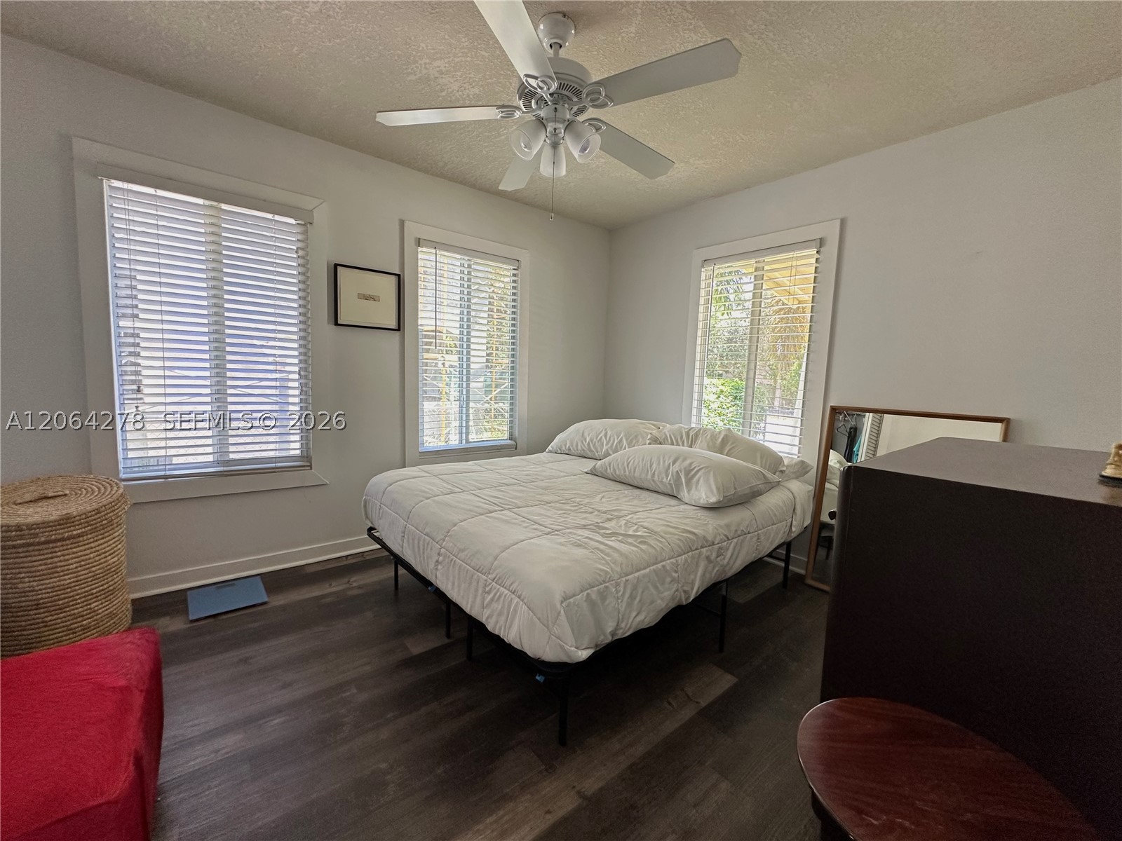 3611 OAK AV, Miami FL 33133