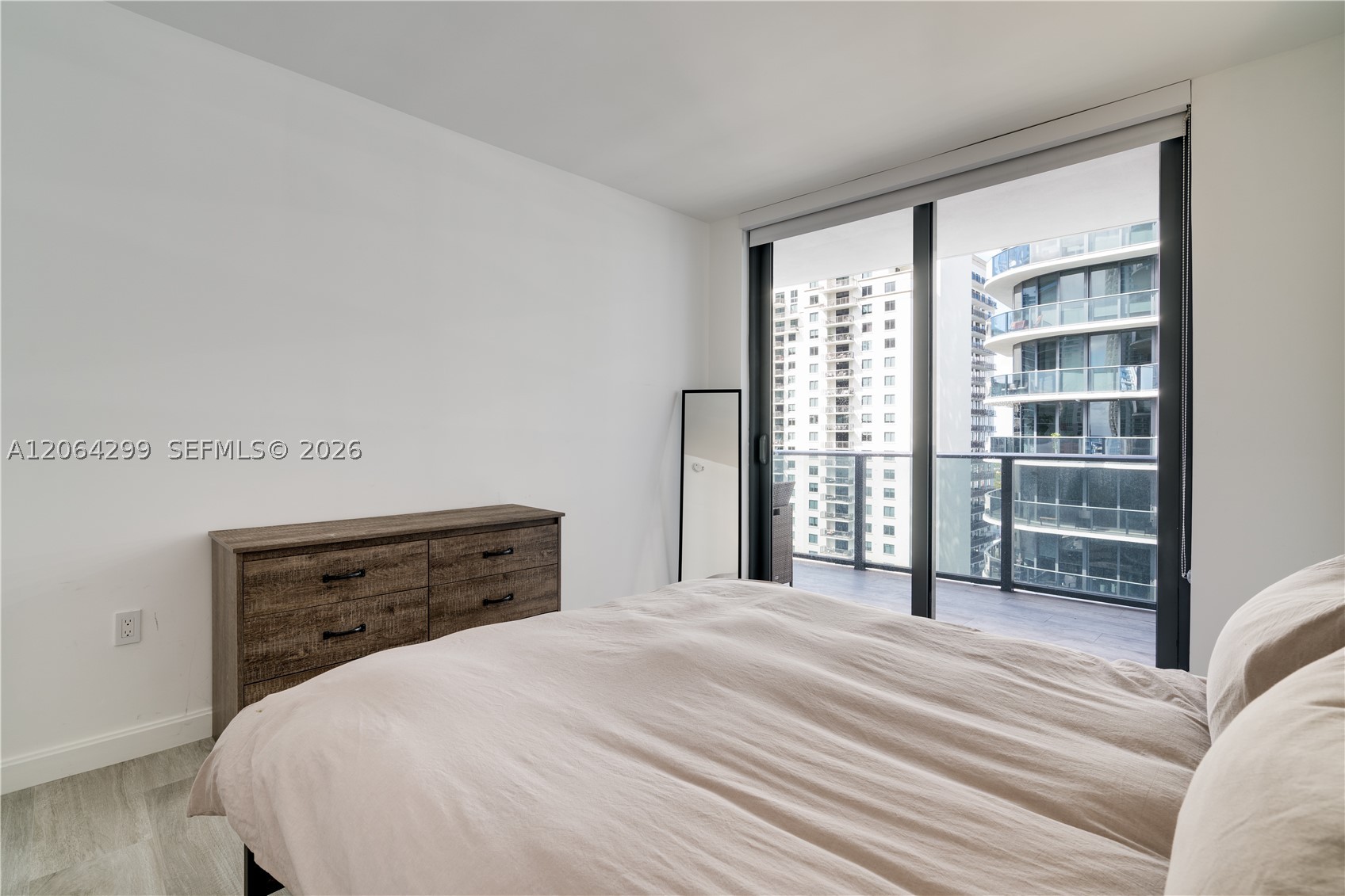 45 SW 9th St #2306, Miami FL 33130