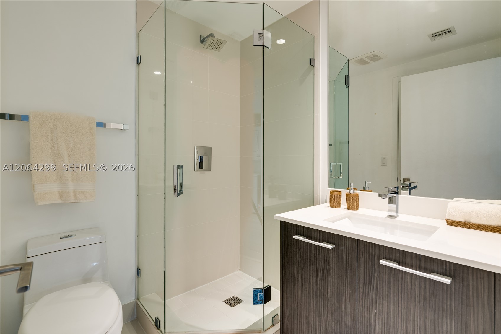 45 SW 9th St #2306, Miami FL 33130