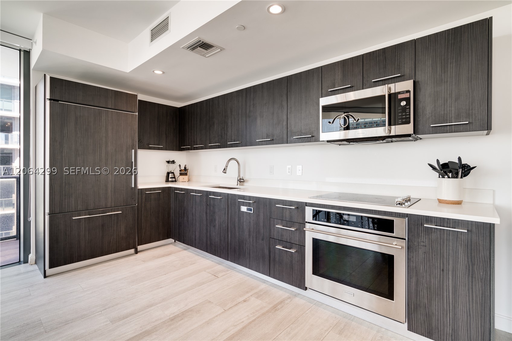 45 SW 9th St #2306, Miami FL 33130