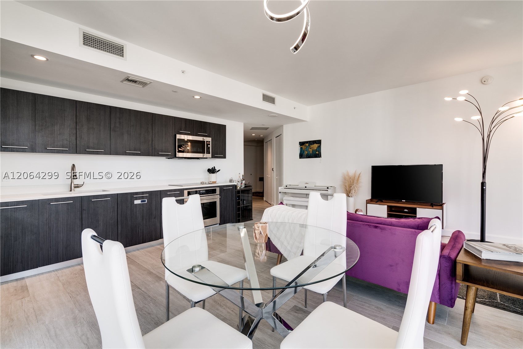 45 SW 9th St #2306, Miami FL 33130