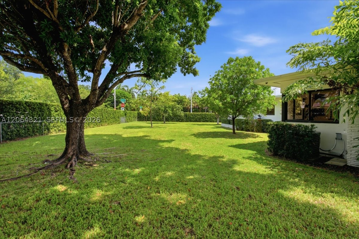 7240 Sunset Dr, Miami FL 33143