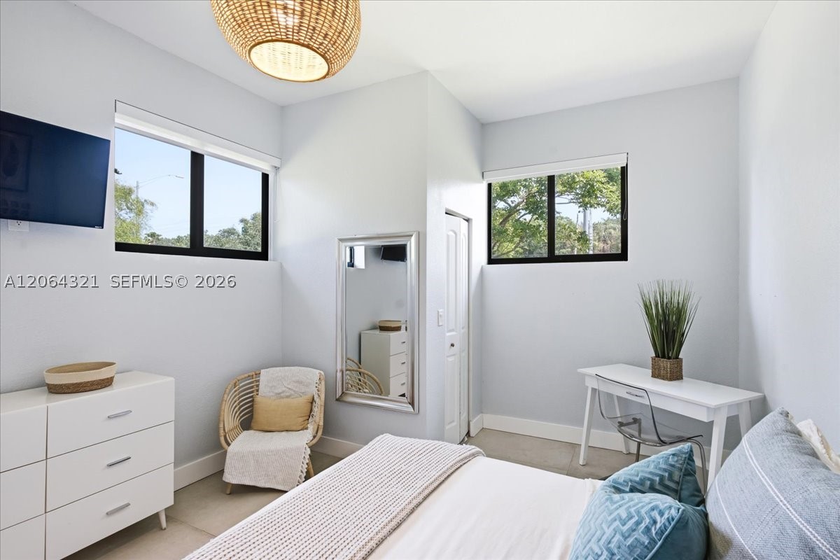 7240 Sunset Dr, Miami FL 33143