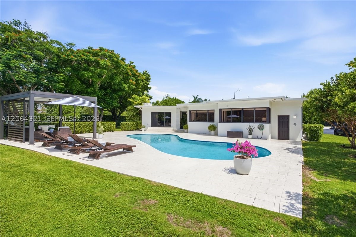 7240 Sunset Dr, Miami FL 33143