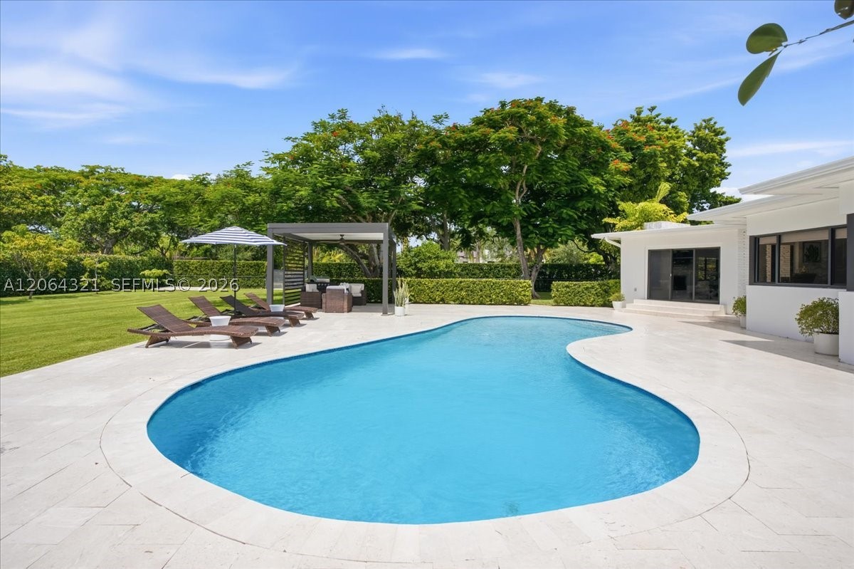 7240 Sunset Dr, Miami FL 33143