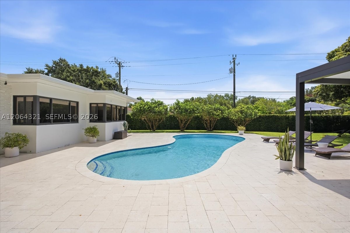 7240 Sunset Dr, Miami FL 33143