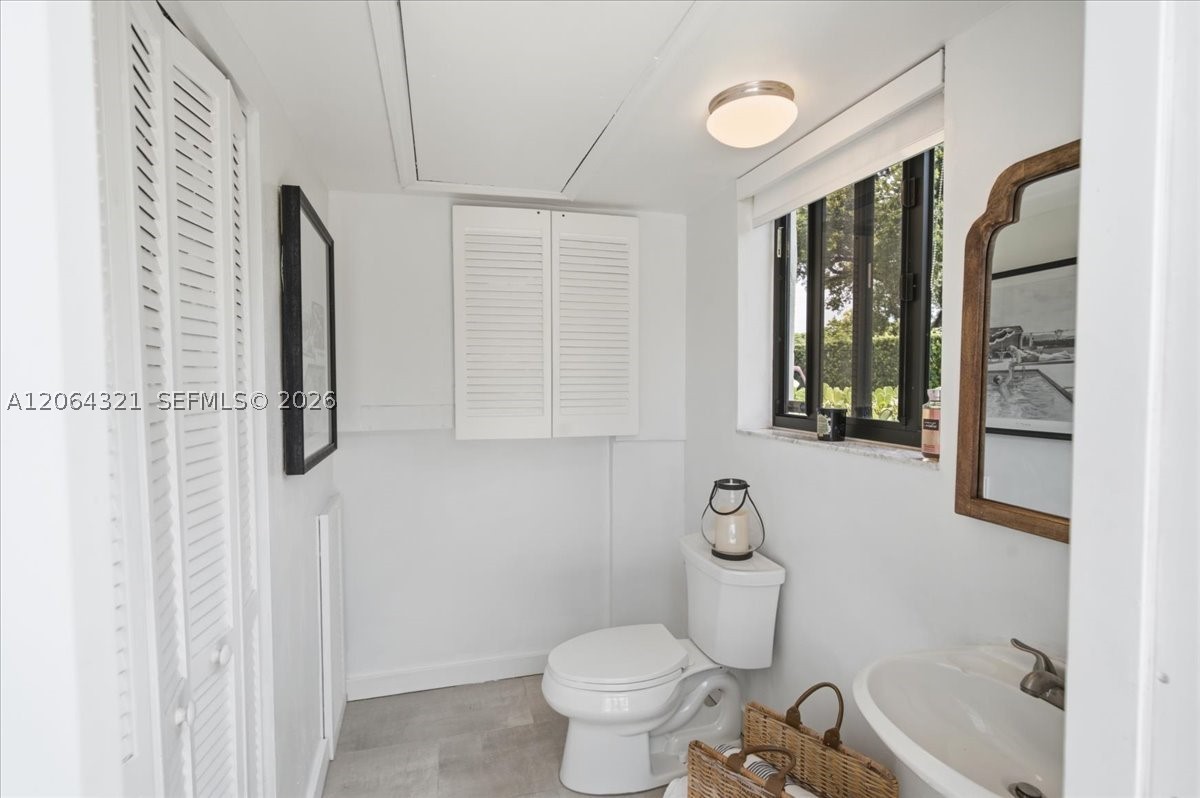 7240 Sunset Dr, Miami FL 33143