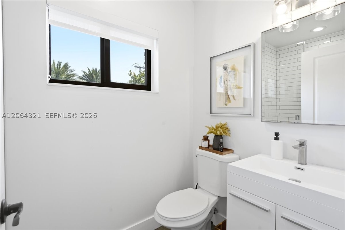7240 Sunset Dr, Miami FL 33143
