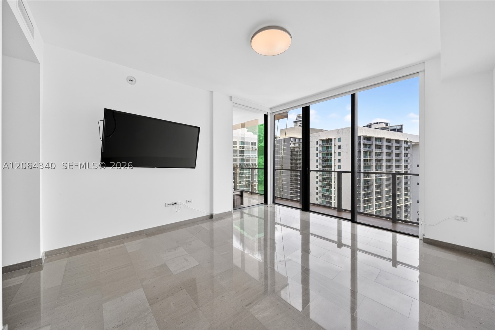 68 SE 6th St #3311, Miami FL 33131