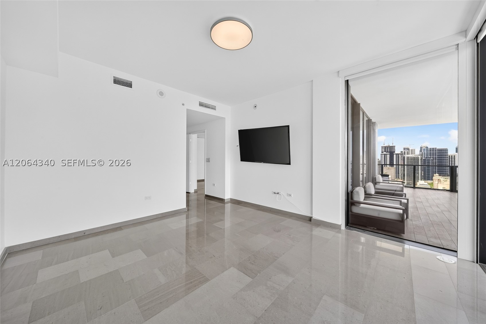 68 SE 6th St #3311, Miami FL 33131