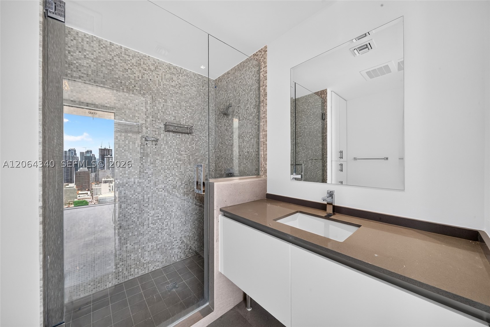 68 SE 6th St #3311, Miami FL 33131