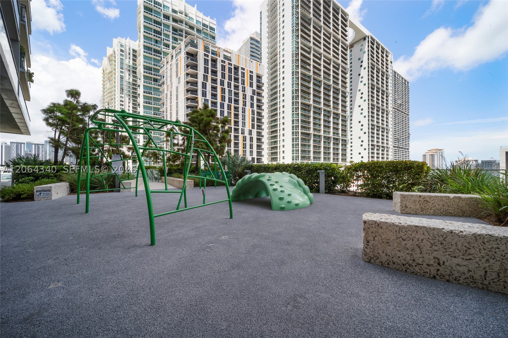 68 SE 6th St #3311, Miami FL 33131