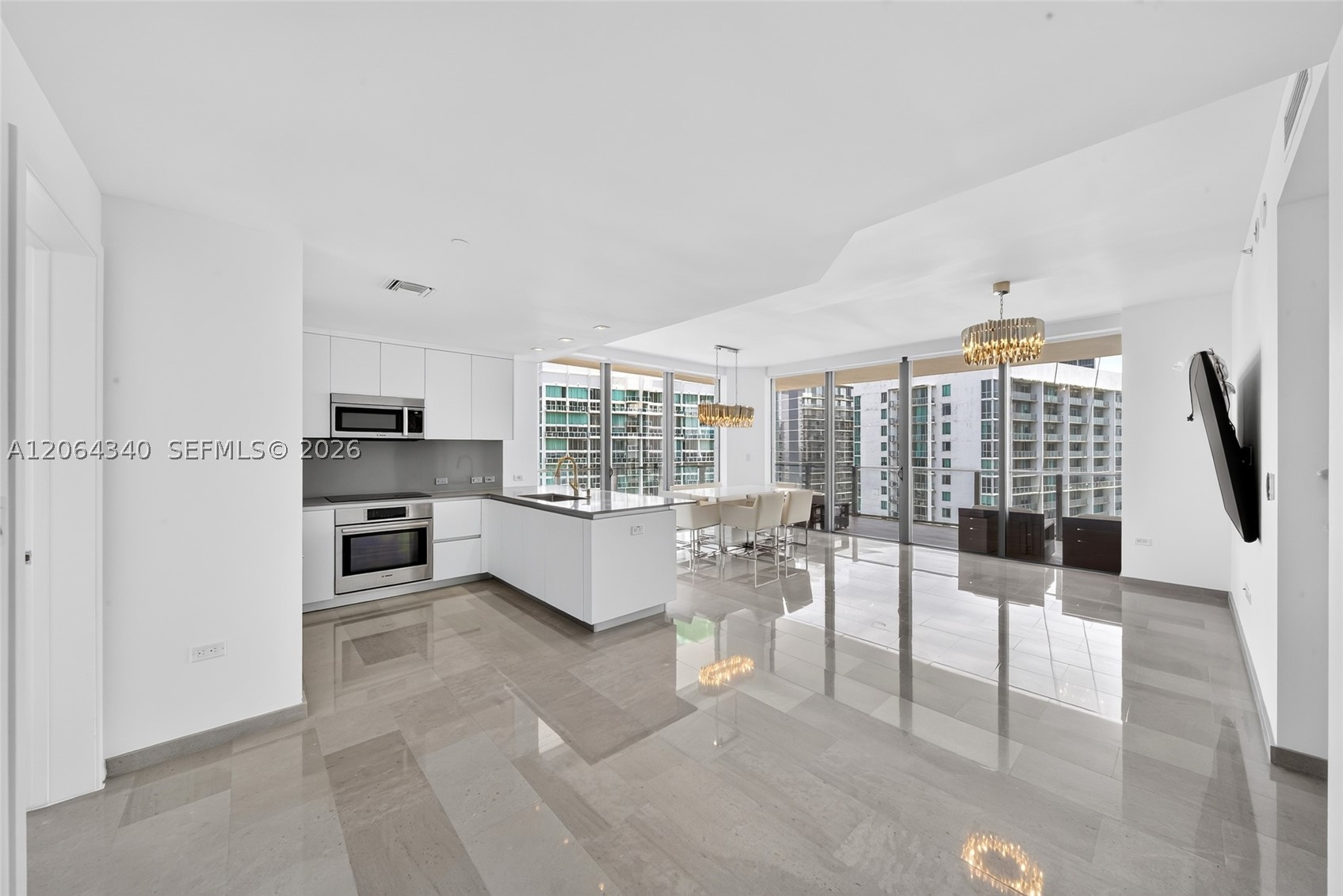 68 SE 6th St #3311, Miami FL 33131