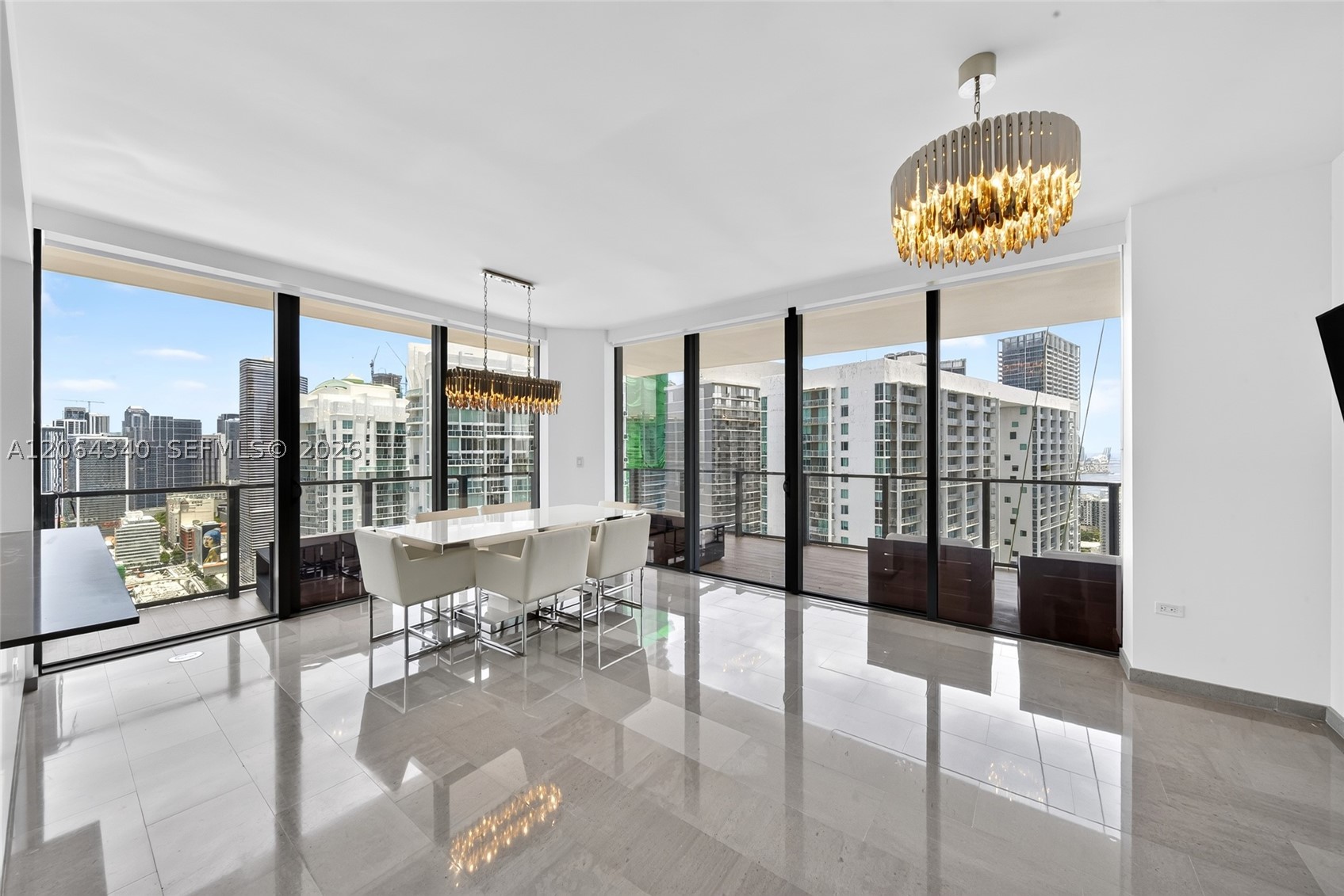 68 SE 6th St #3311, Miami FL 33131